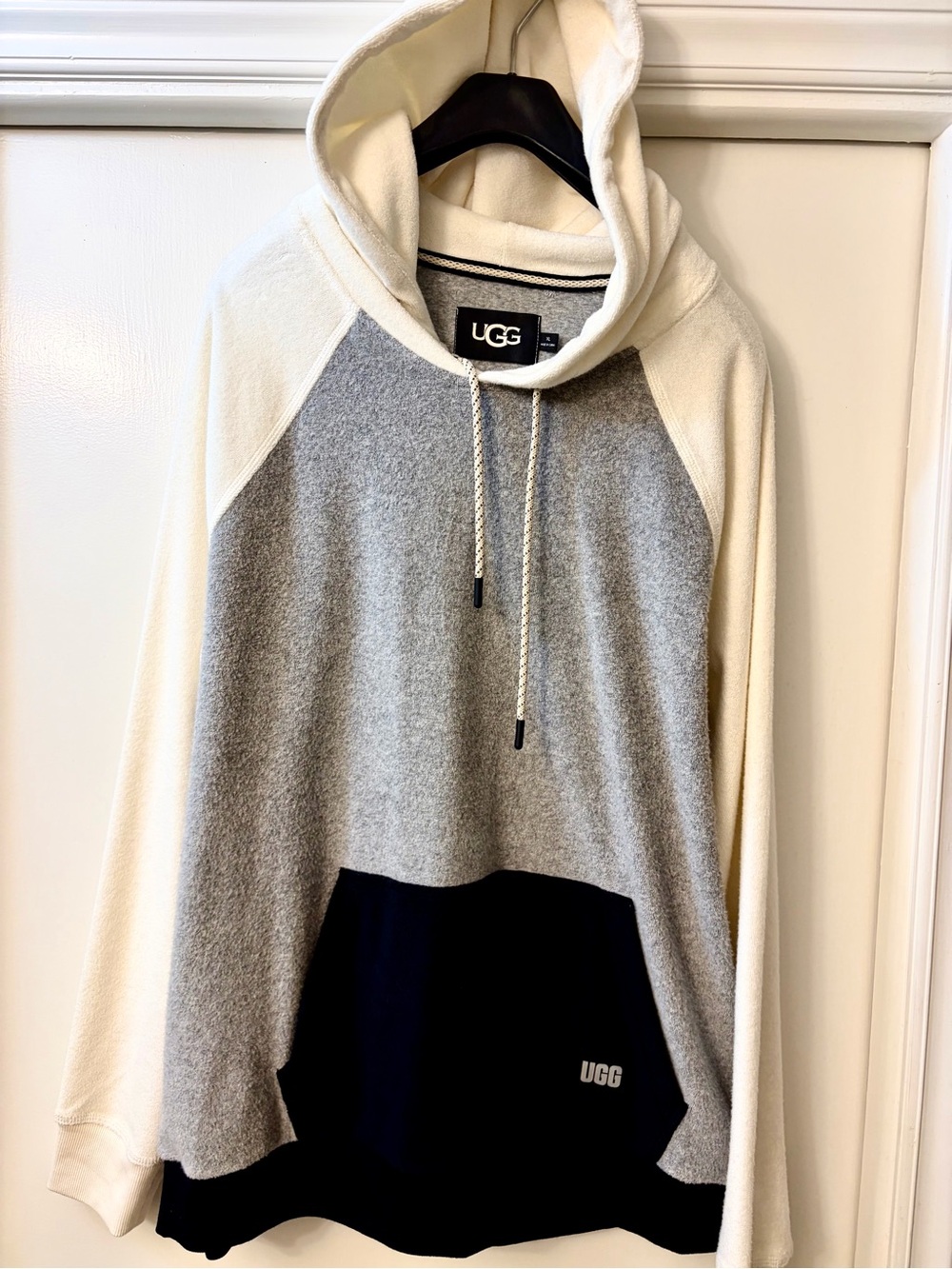 Cozy Retro Vibes: UGG Terrance Colorblock Hoodie XL 🩶🖤